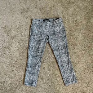 Amanda and Chelsea slim fit ankle length pants size 4 petite.